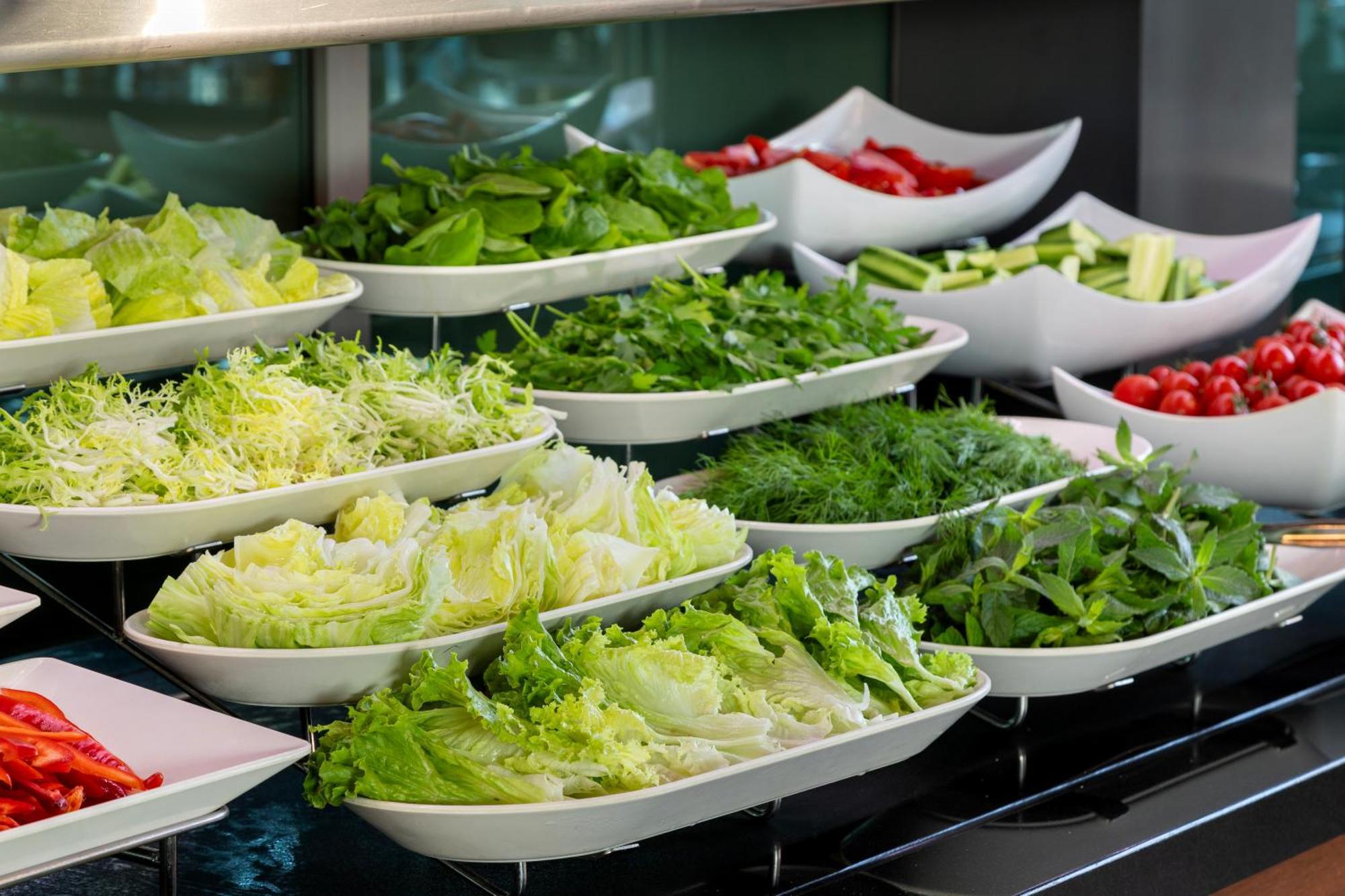 Miracle Istanbul Asia Airport Hotel & Spa Kültér fotó A salad bar